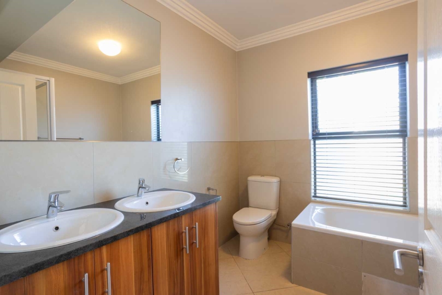 To Let 3 Bedroom Property for Rent in Val De Vie Estate Western Cape